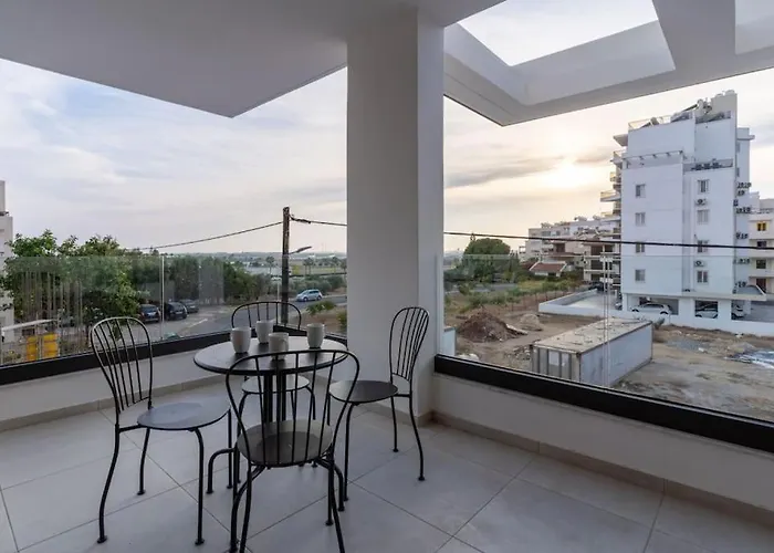 Beachcomber 2-bedroom In Апартаменты Ларнака