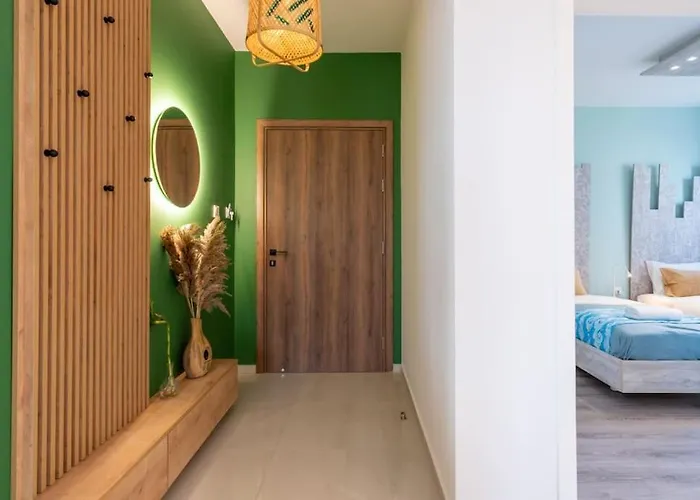 Beachcomber 2-bedroom In * Ларнака