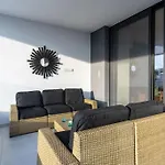 アパート Beachcomber 2-bedroom In ラルナカ